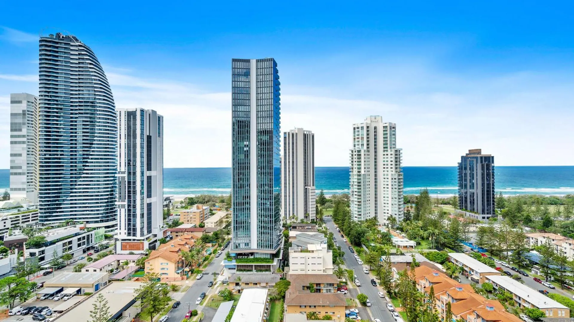 Elegant 2-Bed With Stunning Views, Pool, Bbq, Gym Apartment Gold Coast Australia