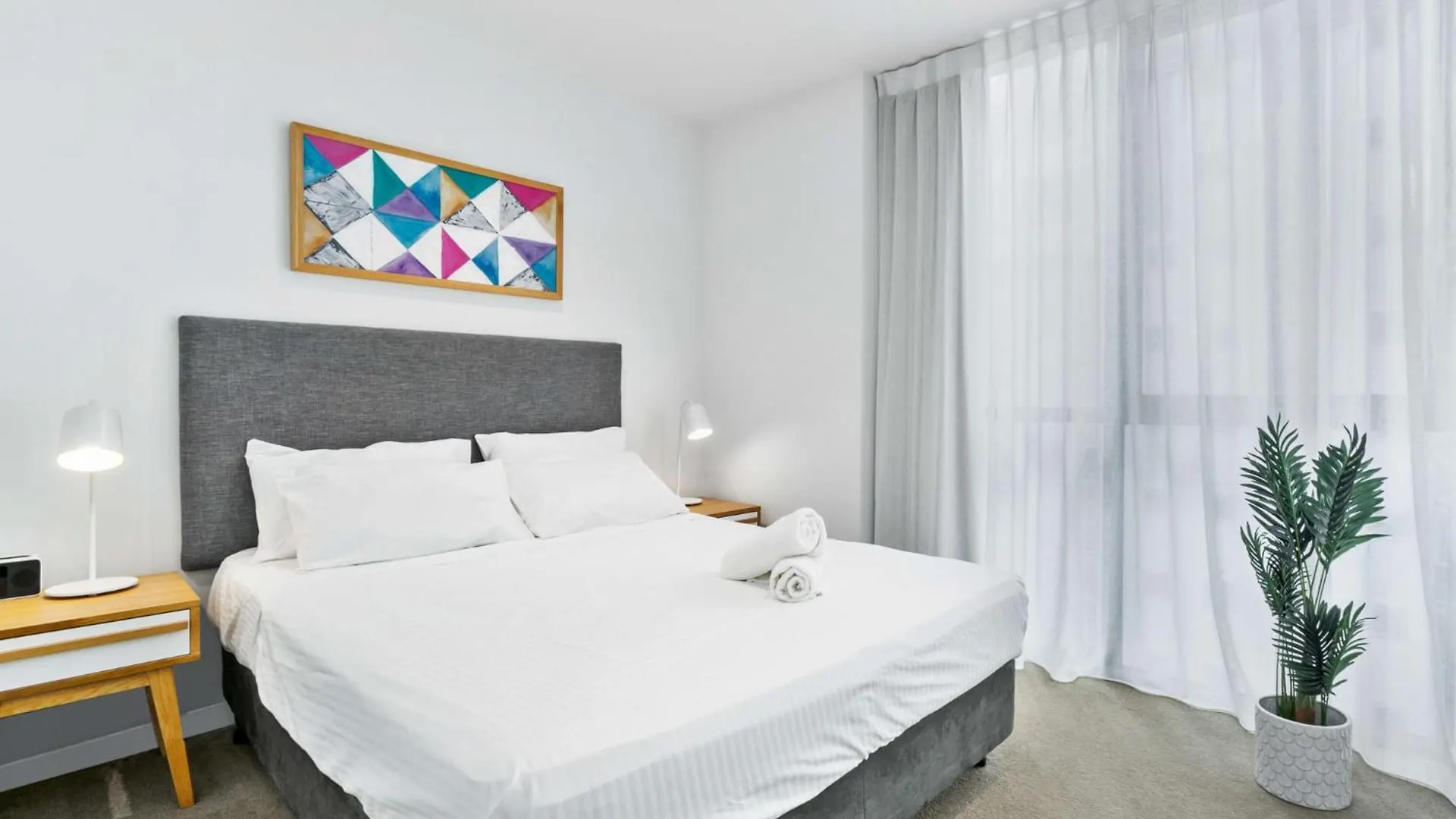 Elegant 2-Bed With Stunning Views, Pool, Bbq, Gym Apartment Gold Coast Australia