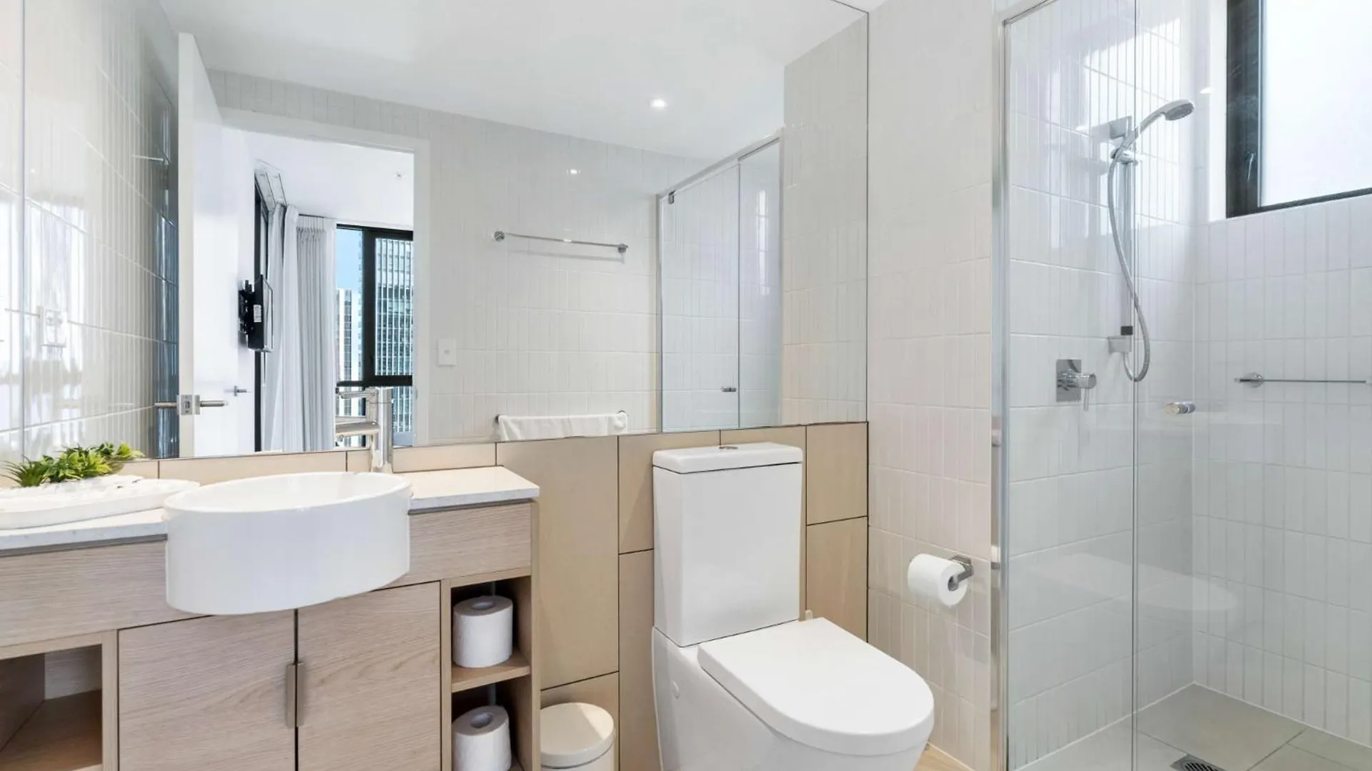 Elegant 2-Bed With Stunning Views, Pool, Bbq, Gym Apartment Gold Coast