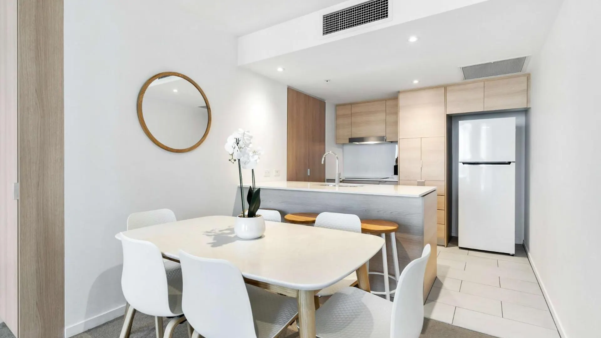 Appartamento Elegant 2-Bed With Stunning Views, Pool, Bbq, Gym Gold Coast Australia